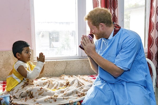 PRINCE-HARRY-at-The-Kanti-Childrens-Hospital-Burns-Unit